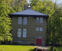 A building with trees in the background

AI-generated content may be incorrect.